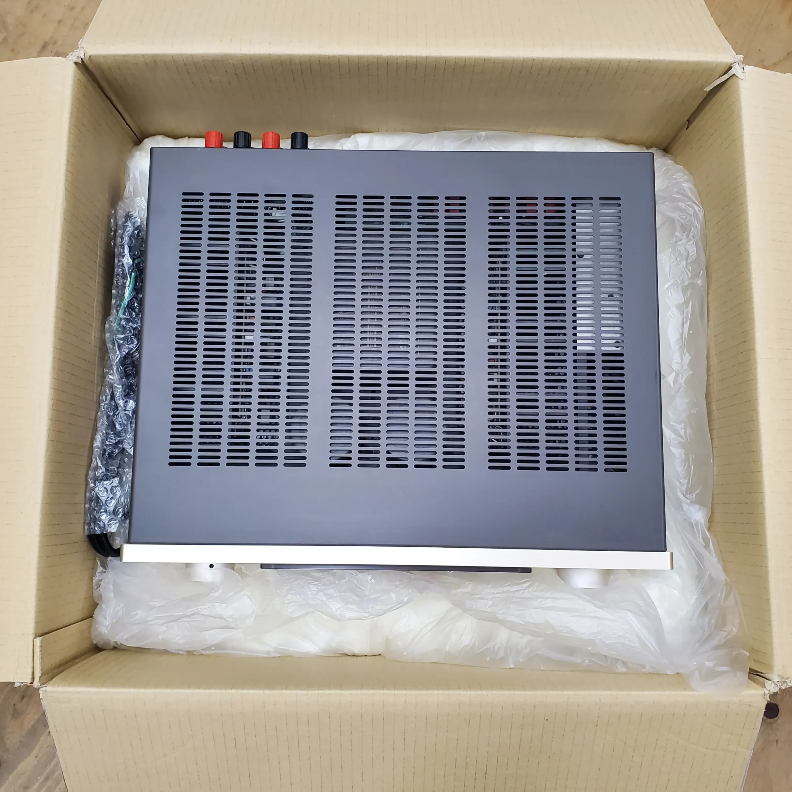 アキュフェーズ E-307 の梱包キット（1）