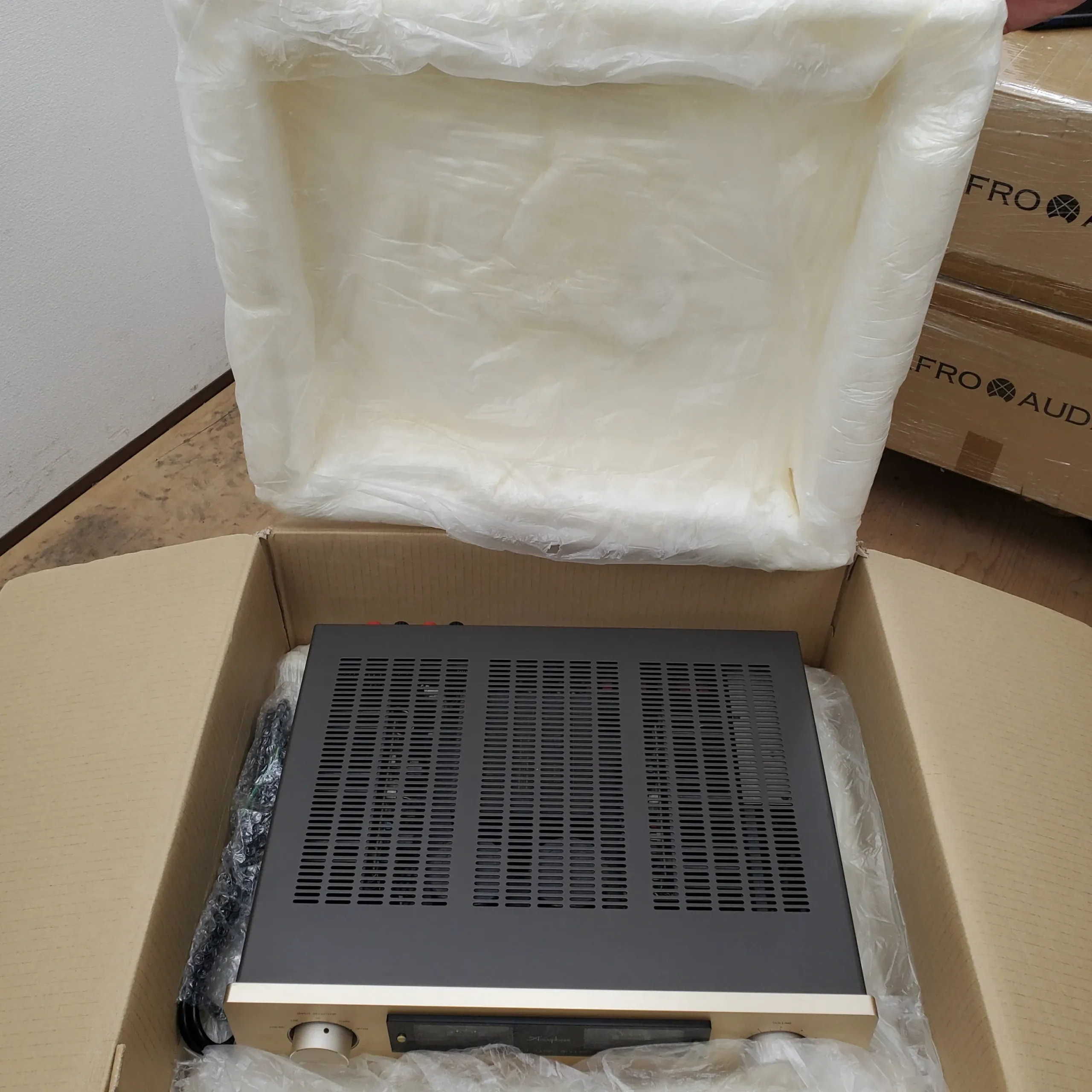 アキュフェーズ E-307 の梱包キット（2）